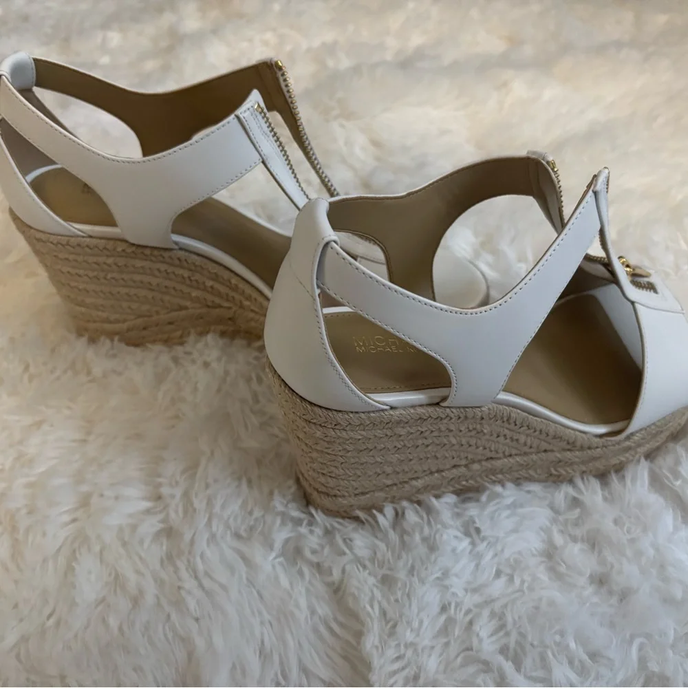 Michael Kors Cream Wedge Sandals with Gold Zipper - Picture 3 of 6